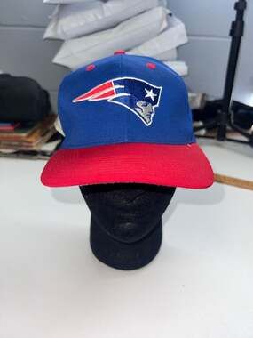 Vintage New England Patriots Logo 7 Snapback Hat NWT Deadstock NFL Cap Blue Red